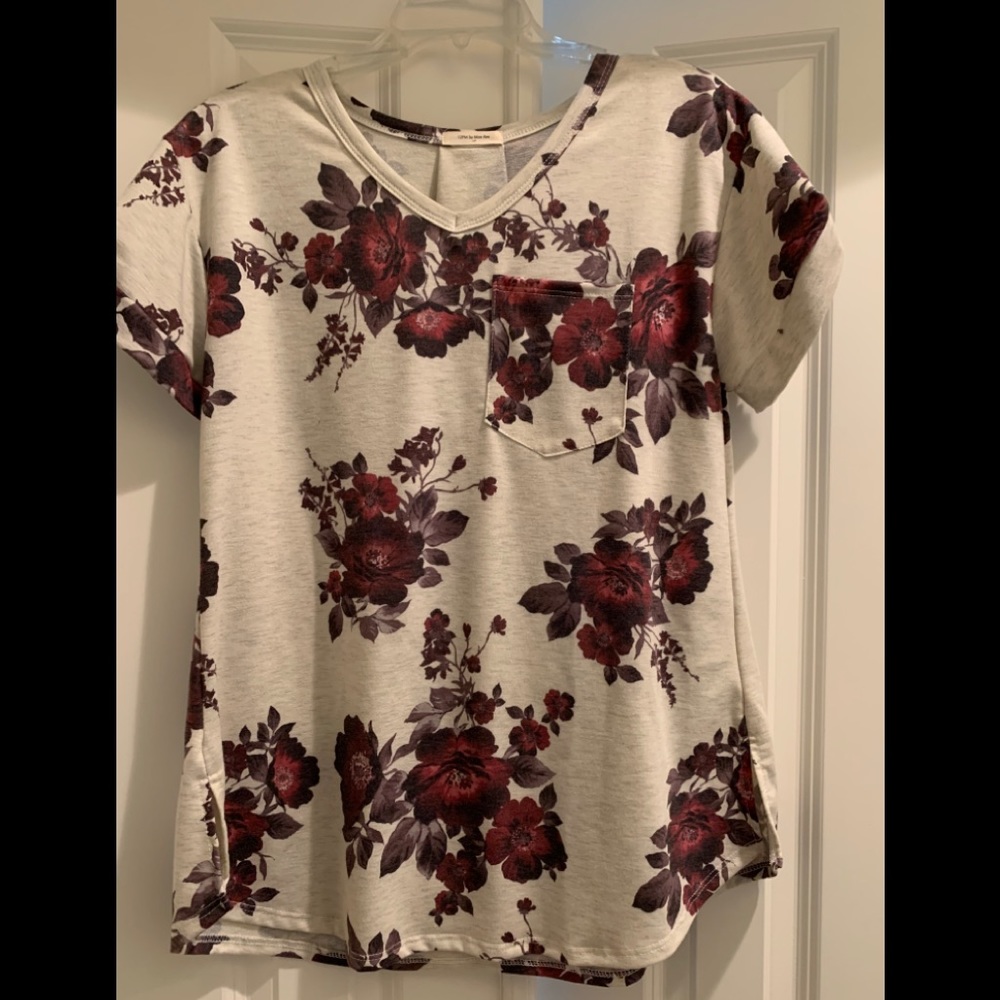 WOMEN’S, LIKE NEW, SIZE M, FLORAL SHORT SLEEVES